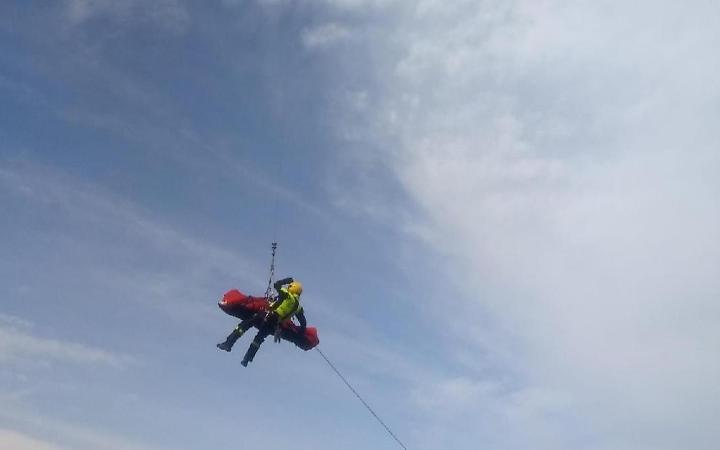 Cade mentre raccoglie gli asparagi. Un uomo finisce in ospedale