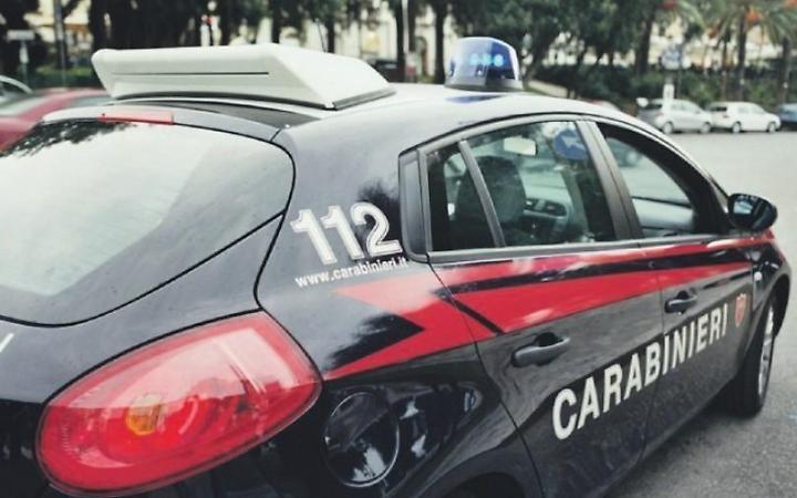 Finto carabiniere si fa consegnare soldi e oro: truffata un'anziana