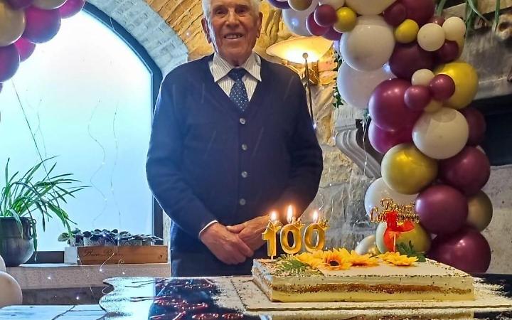 Festa grande per i cento anni di Antonio