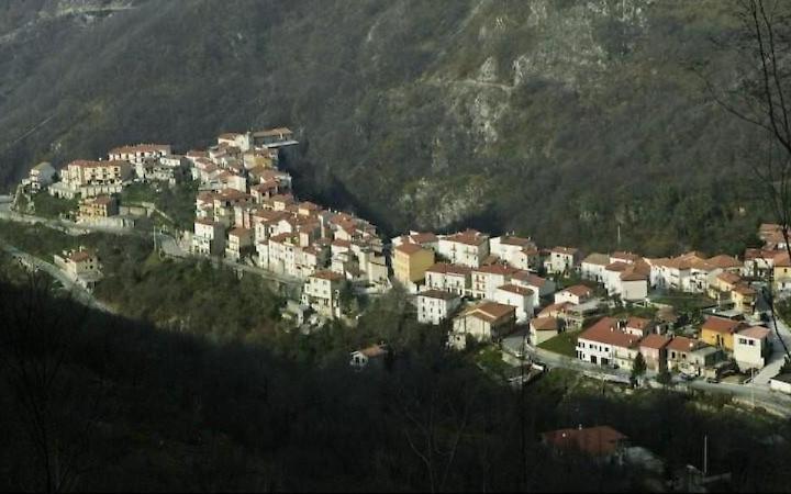 Alla ricerca di acqua minerale per imbottigliarla