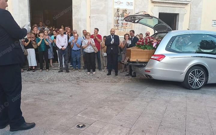 Incidente mortale con la motosega. Lo straziante addio a Bruno