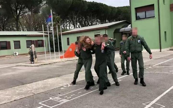 Giulia Schiff e il "battesimo del volo". Le difese: &laquo;Nessuna prova, assolveteli&raquo;