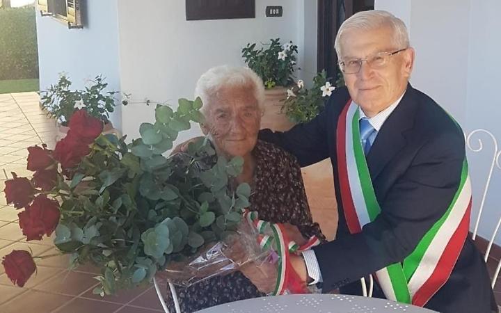 Tutti in festa per i cento anni di nonna Gaetana