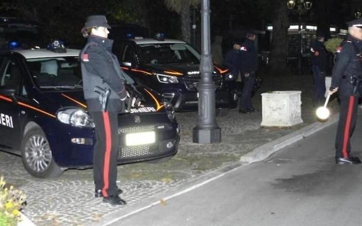 Maltrattamenti in famiglia e rapina: arrestata una donna