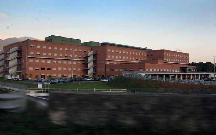 Neonato morto, oggi l'incarico per l'autopsia. Attesa per il funerale