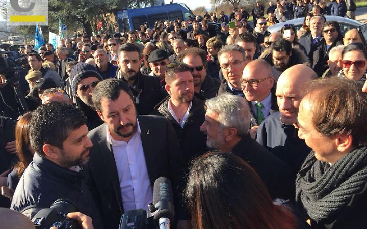 Ideal Standard: Salvini ai lavoratori "Romper&ograve; le scatole per voi"