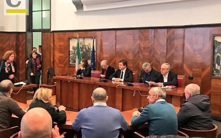 Ideal Standard: azienda salva. Zingaretti esulta con i lavoratori