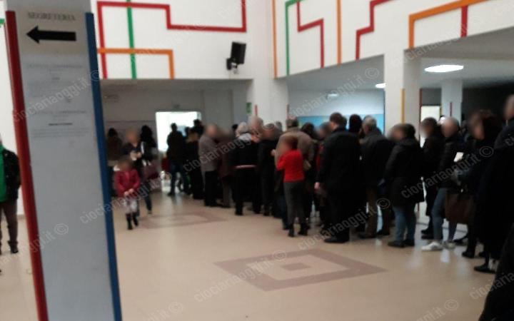 Elezioni, caos organizzativo: lunghissime file ai seggi. Ed &egrave; allarme sicurezza