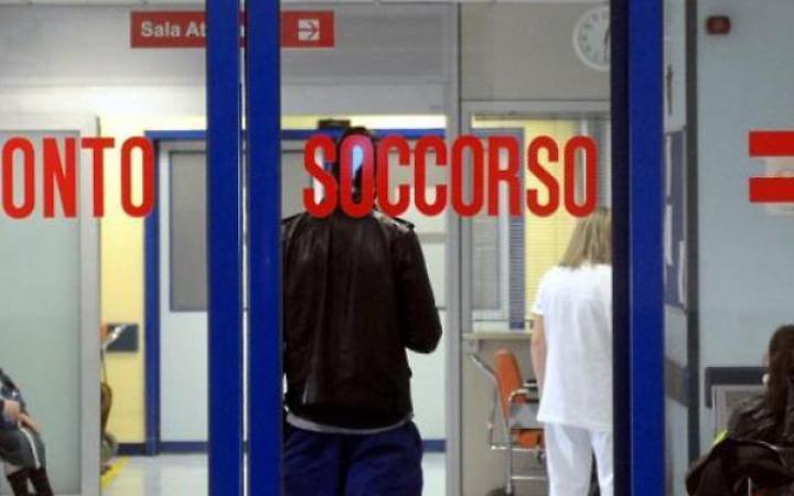 Infermiera aggredita, finisce al pronto soccorso: sei giorni di prognosi