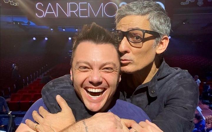 Sanremo 2020: l'abbraccio social tra Tiziano Ferro e Fiorello: e pace fu!
